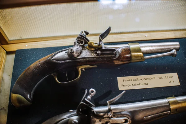 25-juin-2017 Gros plan sur une vieille arme de poing de France 1813 dans un musée d'armes à Wroclaw, en Pologne — Photo