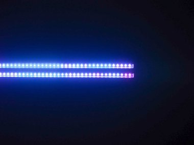 siyah arka planda mavi Led ışık üzerinde yakın