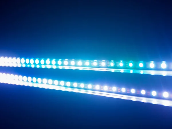 Close-up em luz LED azul em fundo preto — Fotografia de Stock