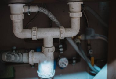 Gerçek Su Sızıntısı Borudan Ev arka planına