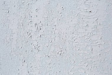 Doku, ahşap yüzeyden dökülen eski yağ boyası.