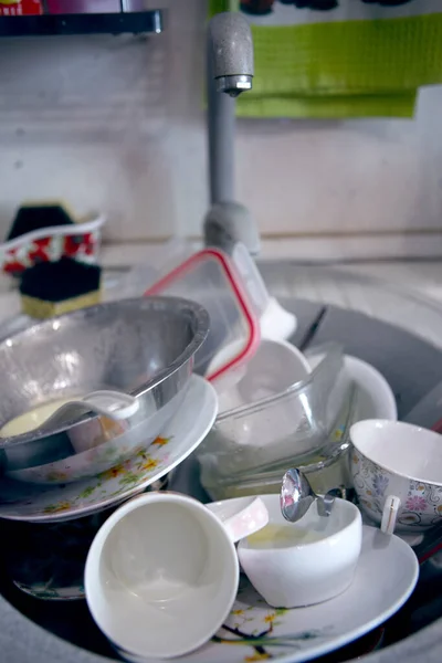 Tumpukan Piring Kotor Wastafel Siap Dicuci — Stok Foto