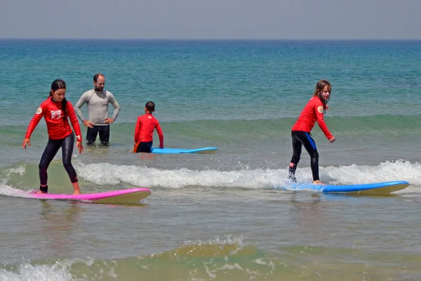 Tel Aviv Israel May 2017 Las Chicas Corren Largo Ola — Foto de Stock