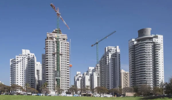 Binanın avlu şehir Holon İsrail'in yeni bir alanda Evleri Konut İnşaatı