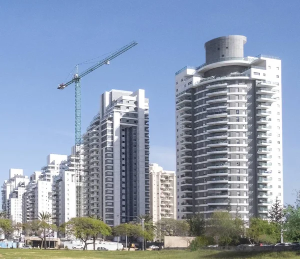 Binanın avlu şehir Holon İsrail'in yeni bir alanda Evleri Konut İnşaatı
