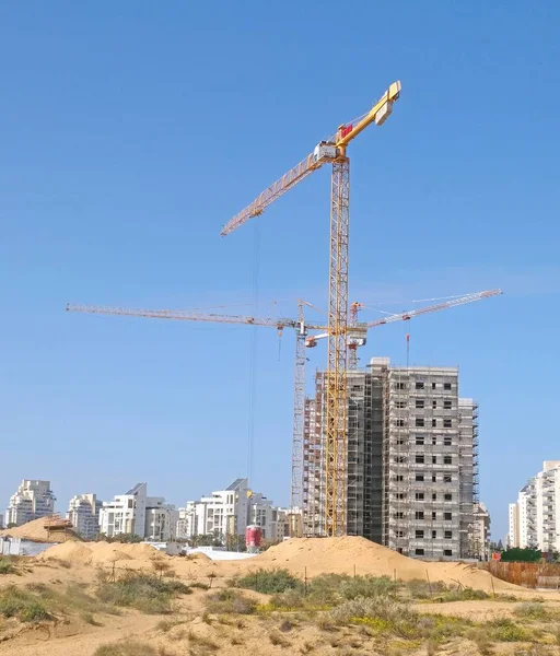 Binanın avlu şehir Holon İsrail'in yeni bir alanda Evleri Konut İnşaatı
