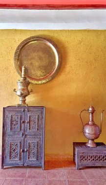 Antik Fas yaşamın nesneleri köşesinde el ile üretilen