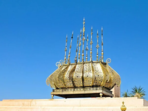 Gilded lamp in the Mausoleum of Mohammed V in Rabat, Morocco — стокове фото