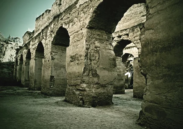 Interiér staré sýry a stáje heri ES-Souani v marockém Meknes. — Stock fotografie