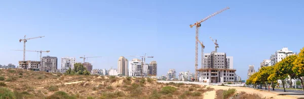 Binanın avlu şehir Holon İsrail'in yeni bir alanda Evleri Konut İnşaatı