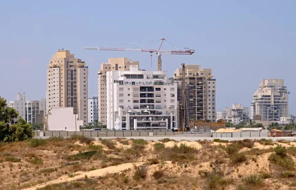 Edificio patio de Vivienda construcción de casas en una nueva zona de la ciudad Holon en Israel — Foto de Stock