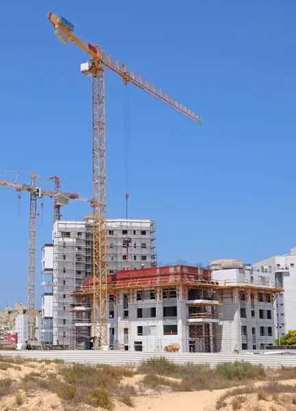 Cantiere di costruzione di alloggi costruzione di case in una nuova area della città Holon in Israele — Foto Stock