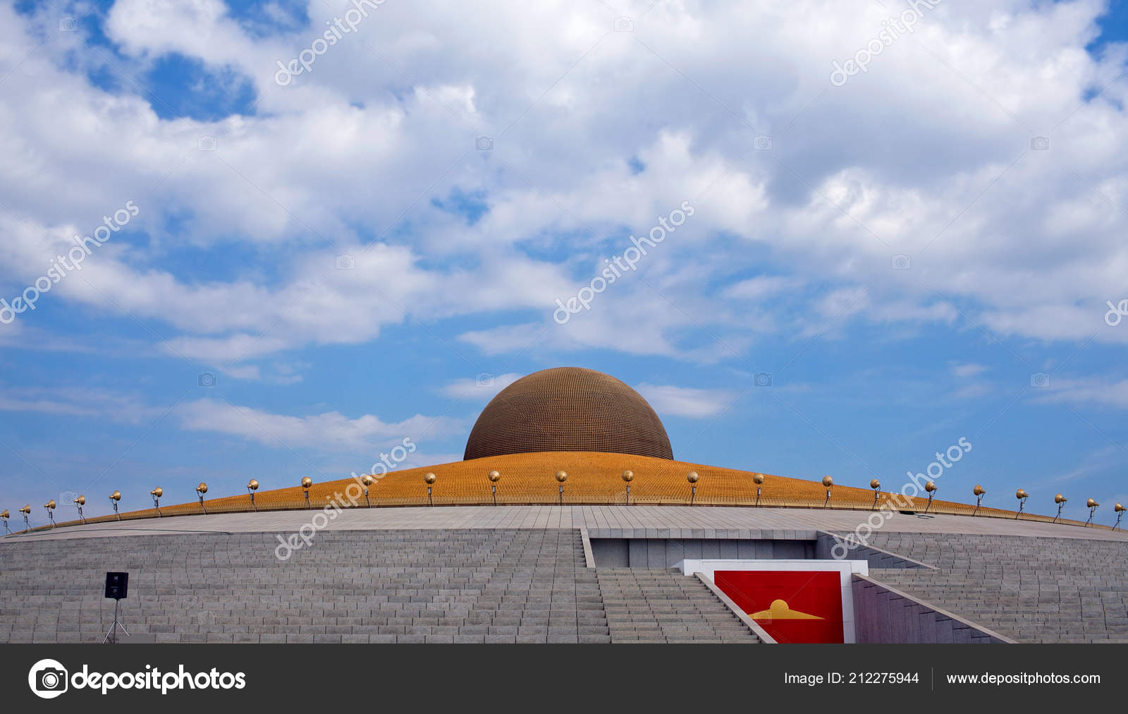 Wat Phra Dhammakaya Buddhist Temple Pathum Thani Thailand Stock Photo Image By C Zzvet