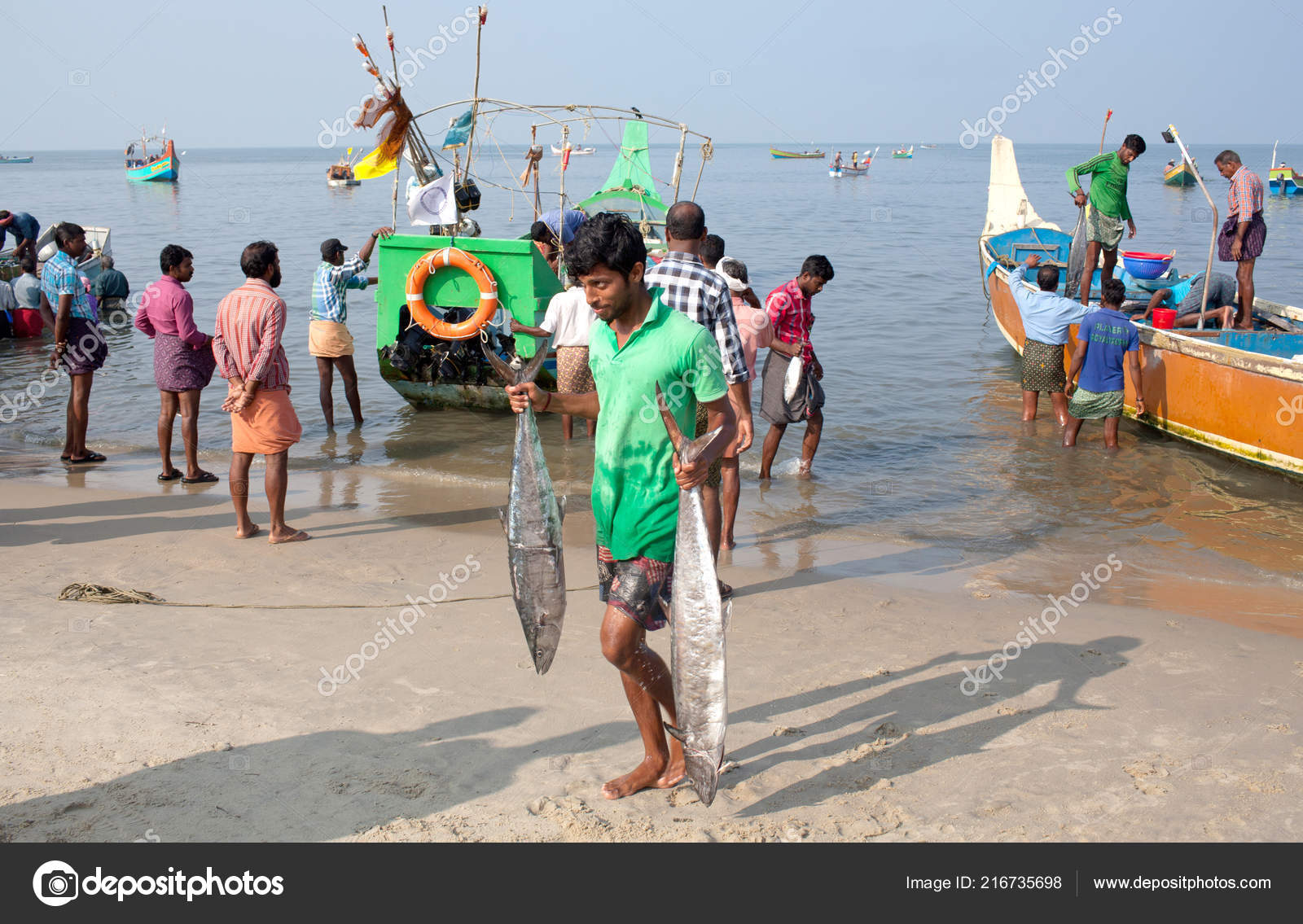Alleppey India November 2016 Indian Fisherman Carrying Fish His