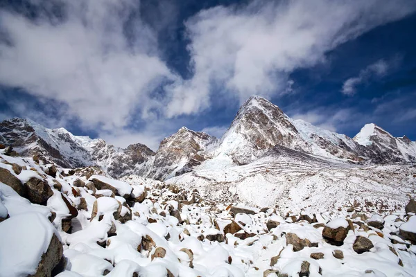 Mount Pumori (Pumo Ri, 7161 m) in Everest region, Sagarmatha National Park in the Nepal Himalaya. Pumori lies just eight kilometres west of Mount Everest. Pumori, which means "Unmarried Daughter" in the Sherpa language, was named by George Mallory. — Stock Image Mount Pumori Pumo 7161 Everest Region Sagarmatha National Park Nepal Stock Photo