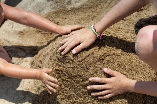 View Two Children Building Sand Castle — Stock Photo, Image