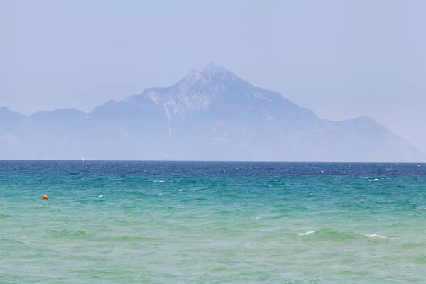 Fantastisk Utsikt Över Berget Athos Sett Från Sithoniahalvön Med Segelfartyg — Stockfoto