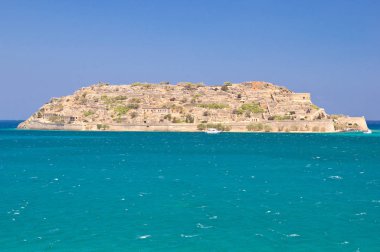 Elounda Bay, Yunanistan Crete Island yakınındaki tarihi Spinalonga adası