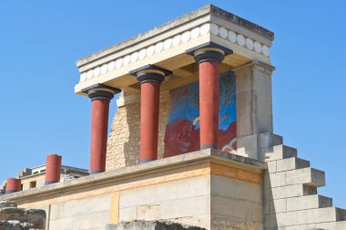 Kuzey girişi Knossos Pal boğa fresk şarj ile geri