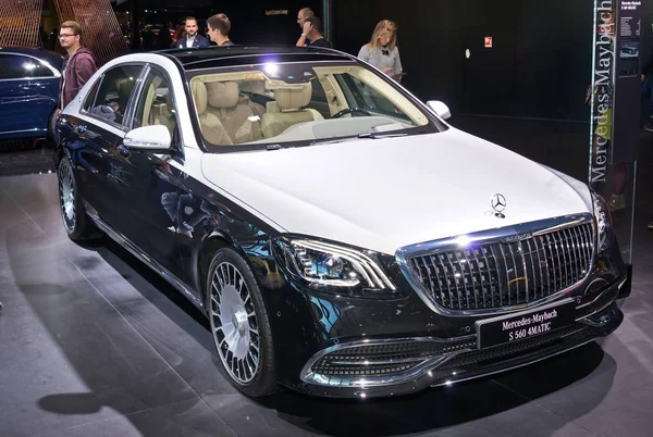 Mercedes-Maybach S 560 — Stok fotoğraf