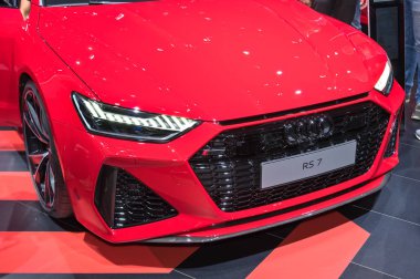 Audi Rs7 'nin ön ızgarası ve ışıkları