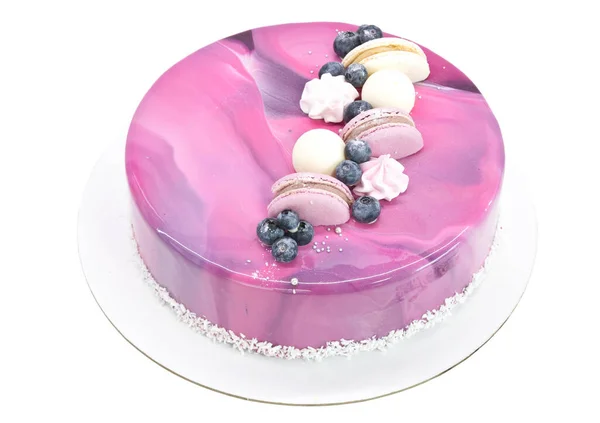 Pastel Mousse Con Esmalte Púrpura Decorado Con Macaron Arándanos Aislados Fotos de stock