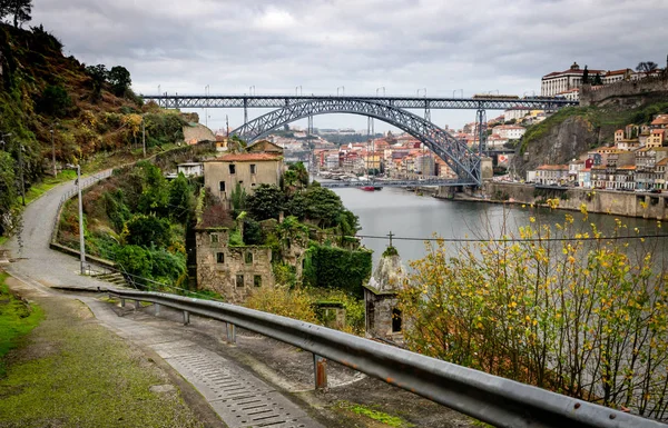 Caminho Paralelepípedos Com Trilho Leva Distante Ponte Luis Porto Portugal — Fotografia de Stock