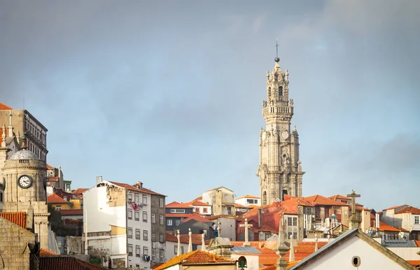 Torre Clerigos Oporto Portugal Encuentra Sobre Fondo Nublado Cielo —  Fotos de Stock