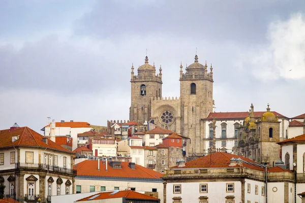 Catedral Porto Encuentra Parte Superior Del Casco Antiguo Sobre Fondo —  Fotos de Stock