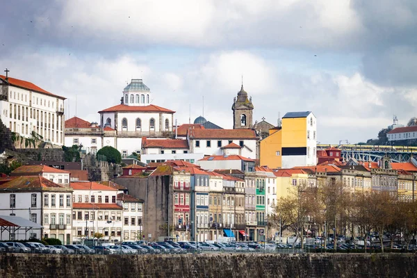 Vista Lejana Del Paisaje Urbano Oporto Con Varios Edificios Históricos —  Fotos de Stock