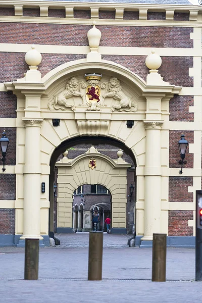 Haag Nizozemsko Července 2015 Vstup Náměstí Binnenhof Politického Středu Nizozemska — Stock fotografie