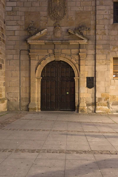 Дверний Отвір Старої Автентичної Будівлі Освітлений Вночі — стокове фото
