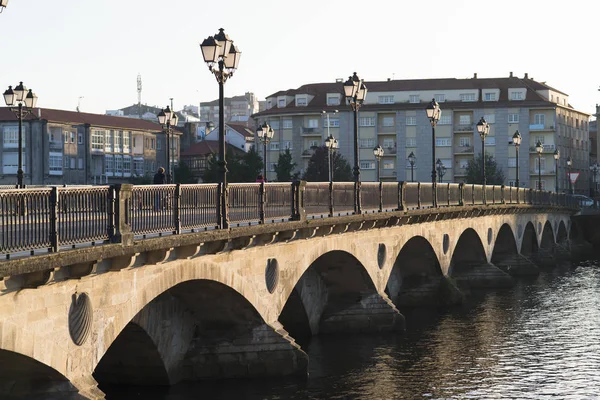 Gamla Bron Med Autentiska Lyktor Kväll Solljus — Stockfoto