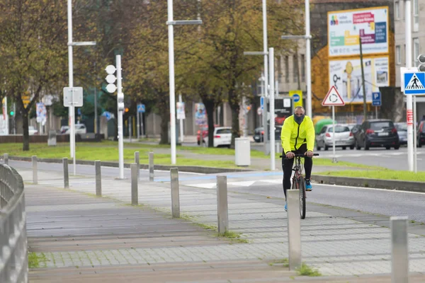 Велогонщик Велосипеде Городской Улице — стоковое фото