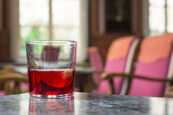 Verre Boisson Alcoolisée Sur Table Dans Café — Photo