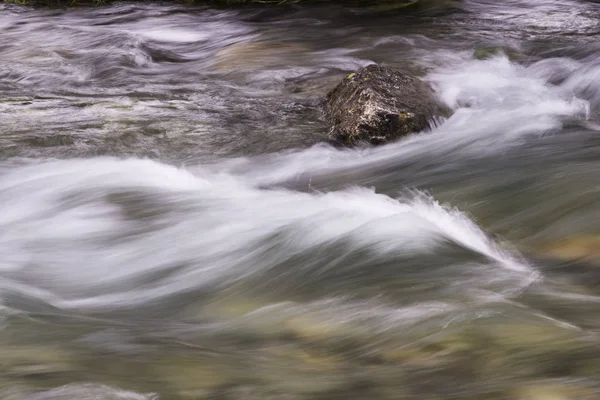 Zobacz Przepływ Wody Rzece Rocky — Zdjęcie stockowe