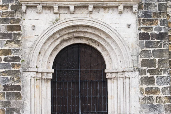 Oude Gebouw Ingang Met Boog Deur — Stockfoto