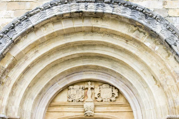 Geschnitzter Steinbogen Alter Hauswand — Stockfoto