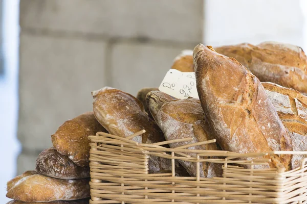 Färskt Bröd Bröden Korg Marknadsstånd — Stockfoto
