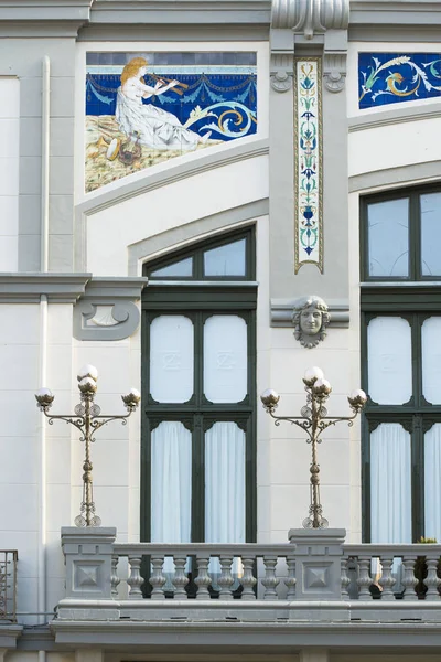 Stará Budova Fasáda Okny Lucerny — Stock fotografie