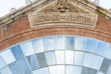 Mercado de abastos yazı eski bina cephe