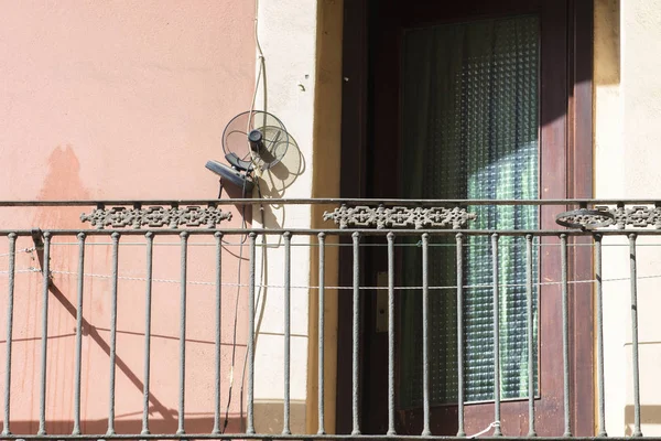 Vantilatör Ile Güneş Işıklı Balkon Görünümü — Stok fotoğraf