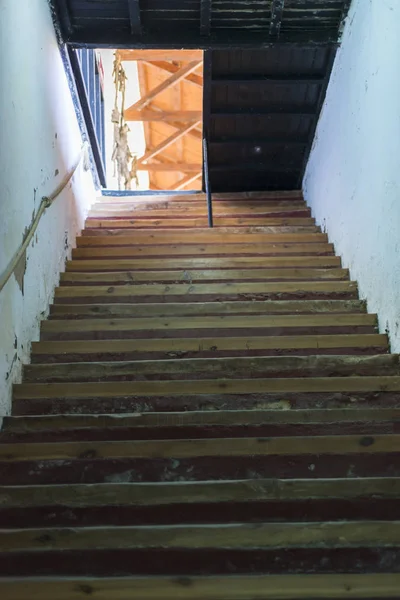 Fából Készült Lépcsőház Beltéri Emelkedett Megtekintése — Stock Fotó