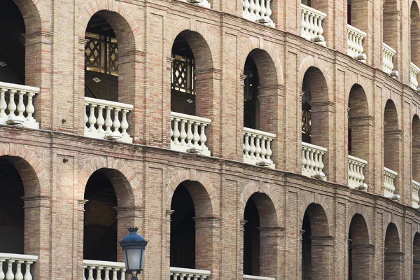 Façade Vieux Bâtiments Avec Fenêtres Arc — Photo