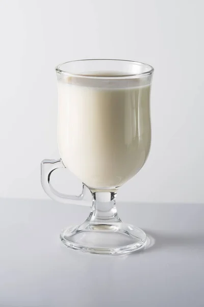 Glazen Kopje Melk Witte Achtergrond — Stockfoto