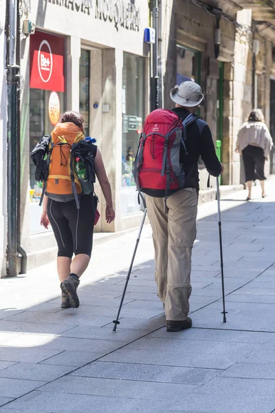 Pontevedra Spanien Maj 2016 Ett Par Äldre Pilgrimer Längs Gatorna — Stockfoto