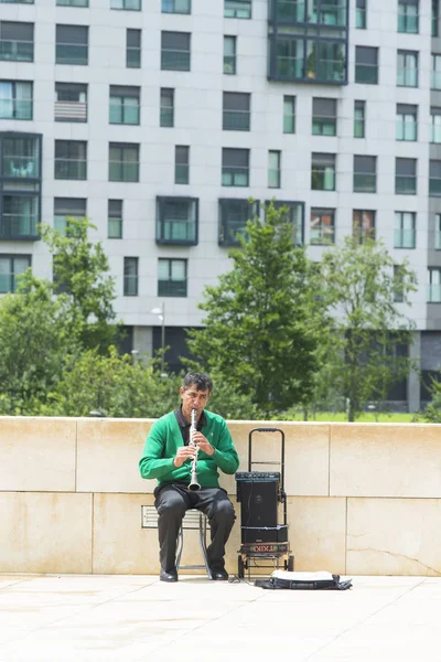 Bilbao Spanya Temmuz 2016 Guggenheim Müzesi Yakınlarında Bazı Paralar Kazanmak — Stok fotoğraf