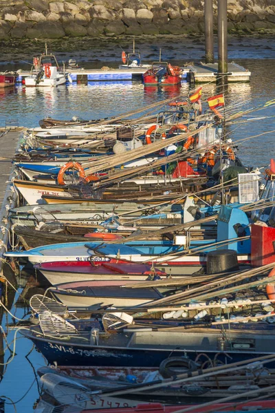 Arcade Spanya Nisan 2017 Rıhtım Iskelelerine Demirlemiş Küçük Balıkçı Tekneleri — Stok fotoğraf
