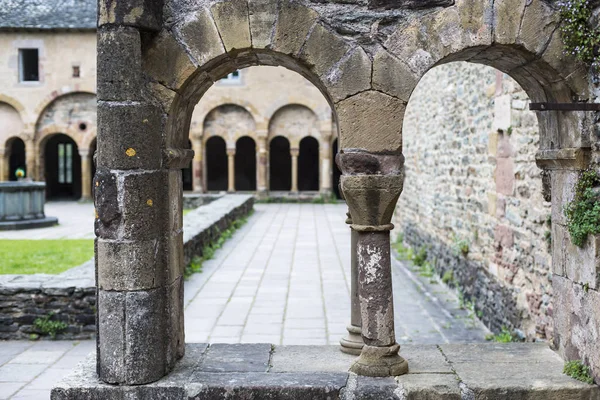 Conques Aveyron Abbey Ranskassa — kuvapankkivalokuva