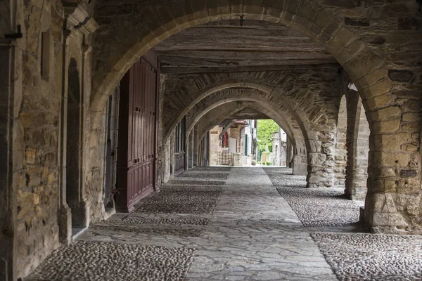 Οδός Του Χωριού Sauveterre Rouergue Γαλλική Κοινότητα Του Διαμερίσματος Aveyron — Φωτογραφία Αρχείου